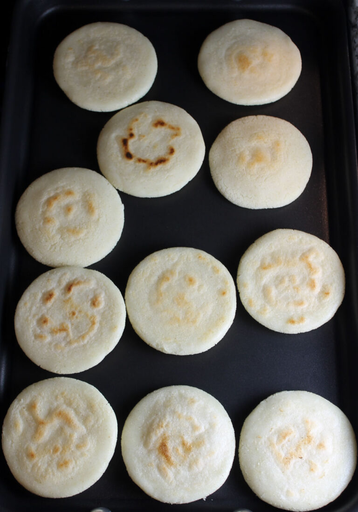 [8426] Arepitas Para Horno Rellena Congelada